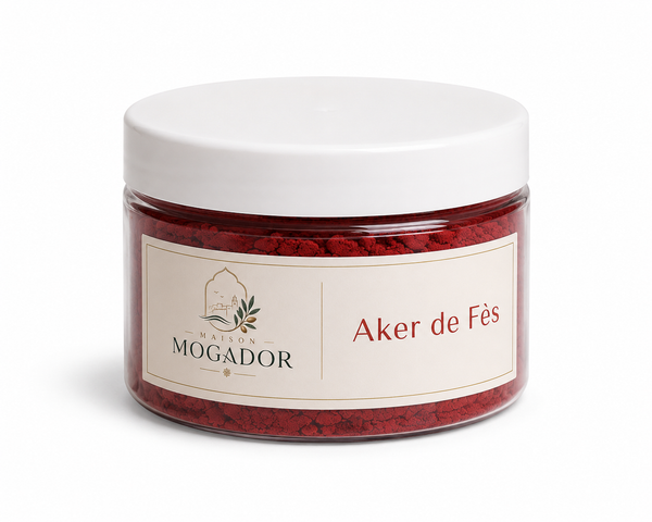 Pot de poudre Aker de Fès Maison Mogador, soin traditionnel marocain à la teinte rouge utilisé pour apporter un effet bonne mine naturel.