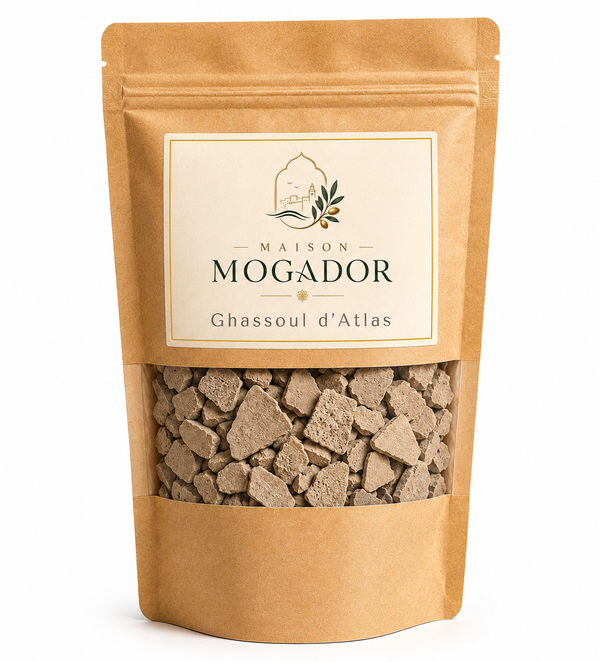 Sachet de Ghassoul d’Atlas Maison Mogador, argile marocaine naturelle utilisée en masque pour le visage, le corps et les cheveux.