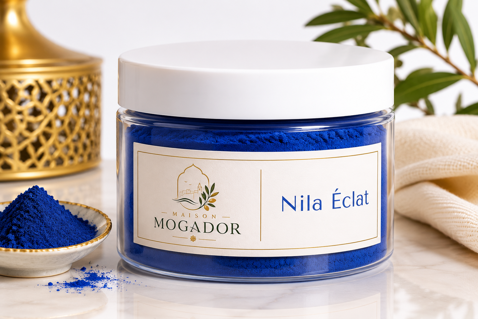 Pot de poudre Nila Éclat Maison Mogador, soin traditionnel marocain utilisé en masque visage et corps pour raviver l’éclat de la peau.