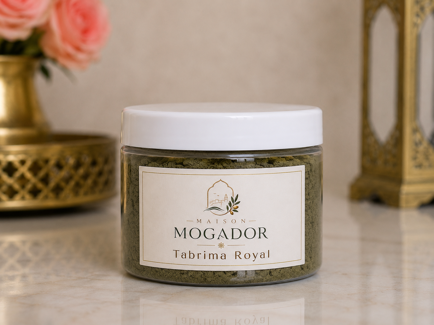 Pot de Tabrima Royal Maison Mogador, poudre traditionnelle marocaine à mélanger pour créer un soin hammam corps naturel.